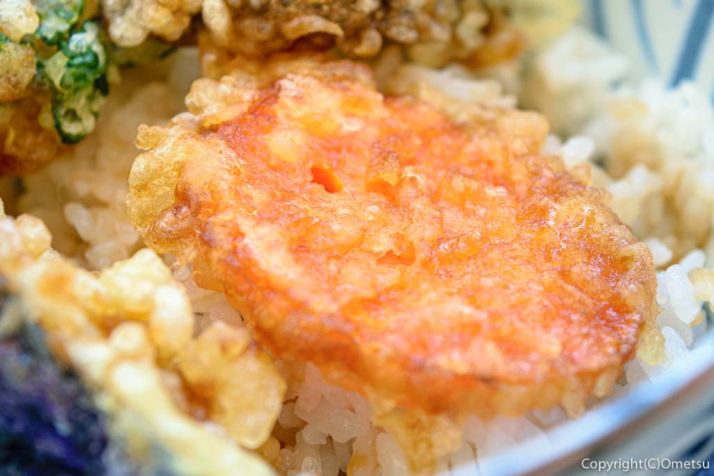 瑞穂町のうどん・蕎麦店、田村製麺所の、ミニ天丼のニンジンの天ぷら