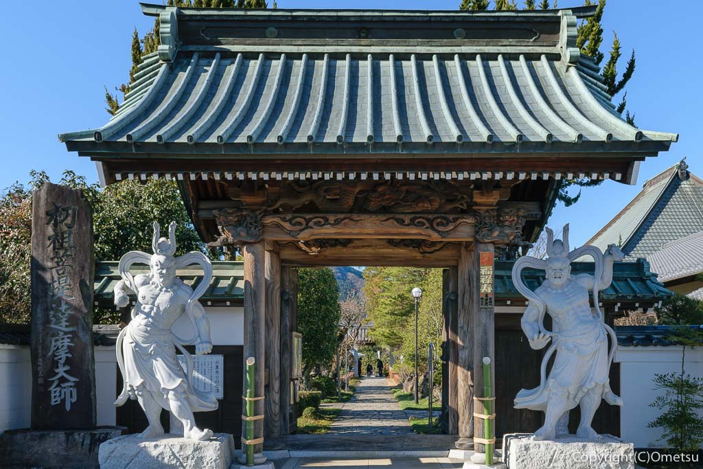 あきる野市、五日市七福神コースの、玉林寺・山門