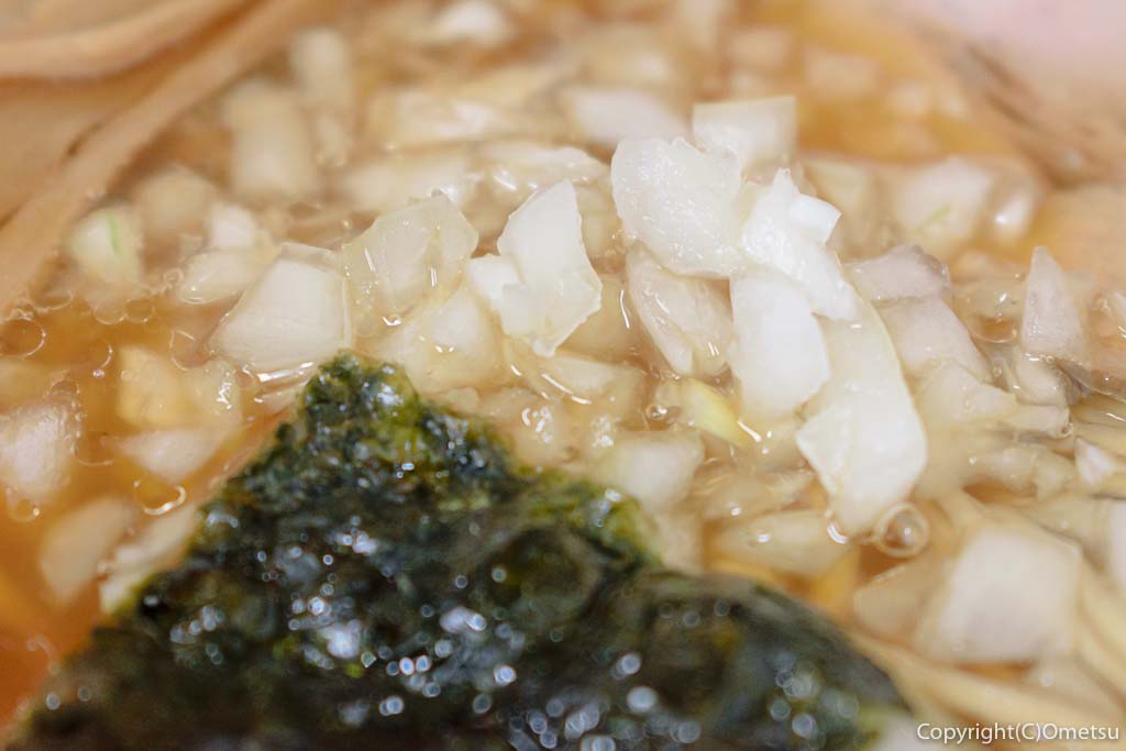 一陽来福・福生店 の、ラーメンの、刻みタマネギ