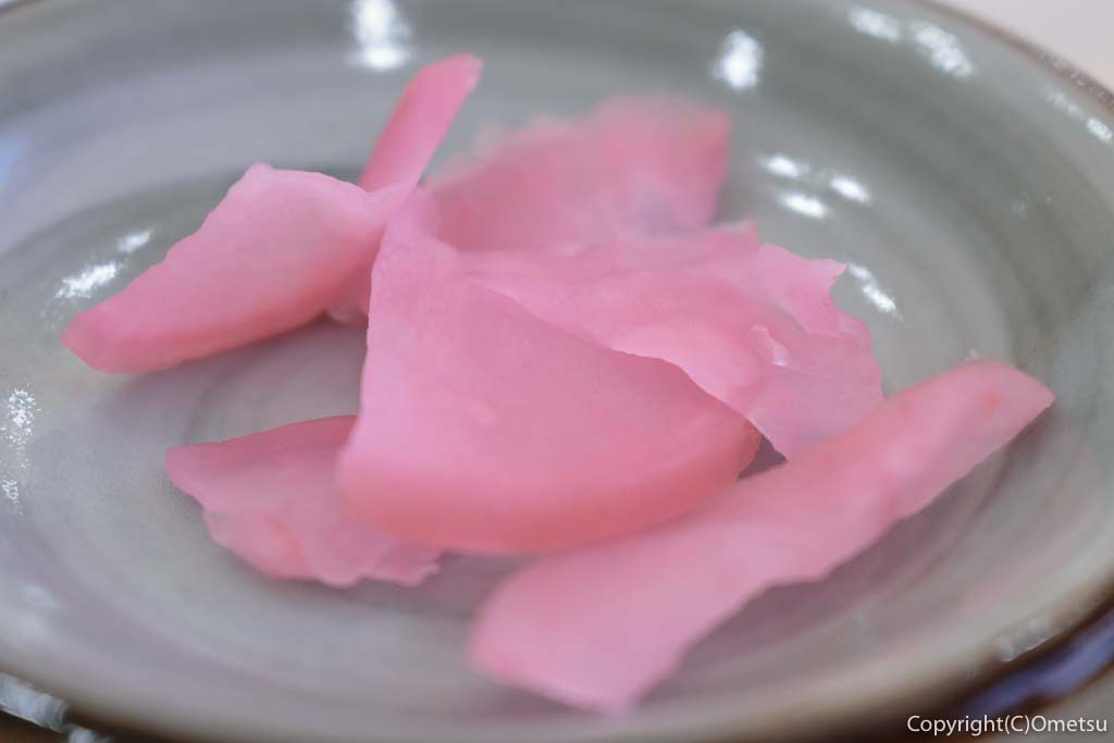 青梅・野上町、霞共益会館の「ふじ嘉」の茨城県産豚味噌漬け定食の漬物