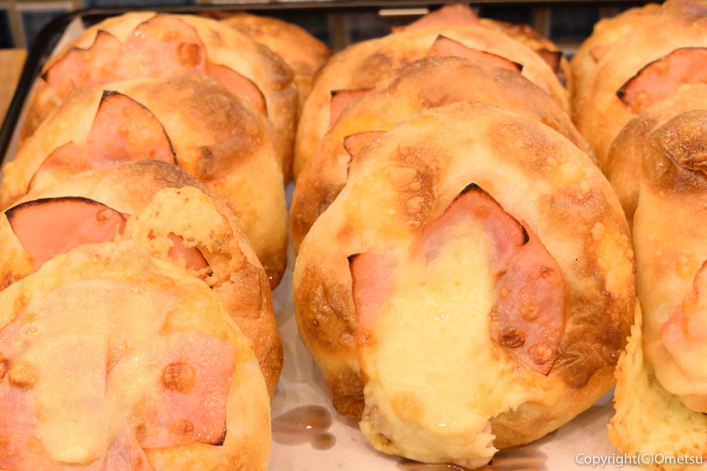 羽村市のパン店  PAIN MIZA（パンみざ）の塩パンピザ