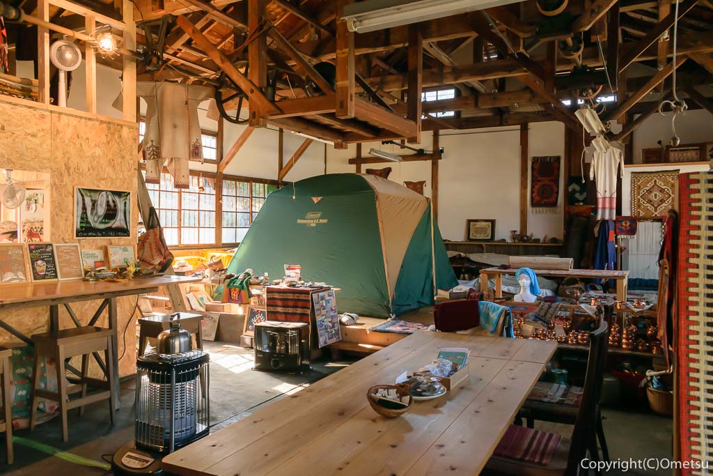 青梅市・黒沢、旧織物工場の、トルコカフェRugTime'mutluluk(ラグタイム ムトルルク)の、テント