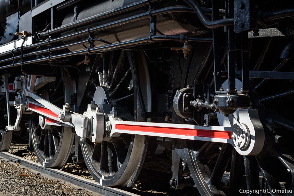 青梅鉄道公園、8620形蒸気機関車の車輪とピストン