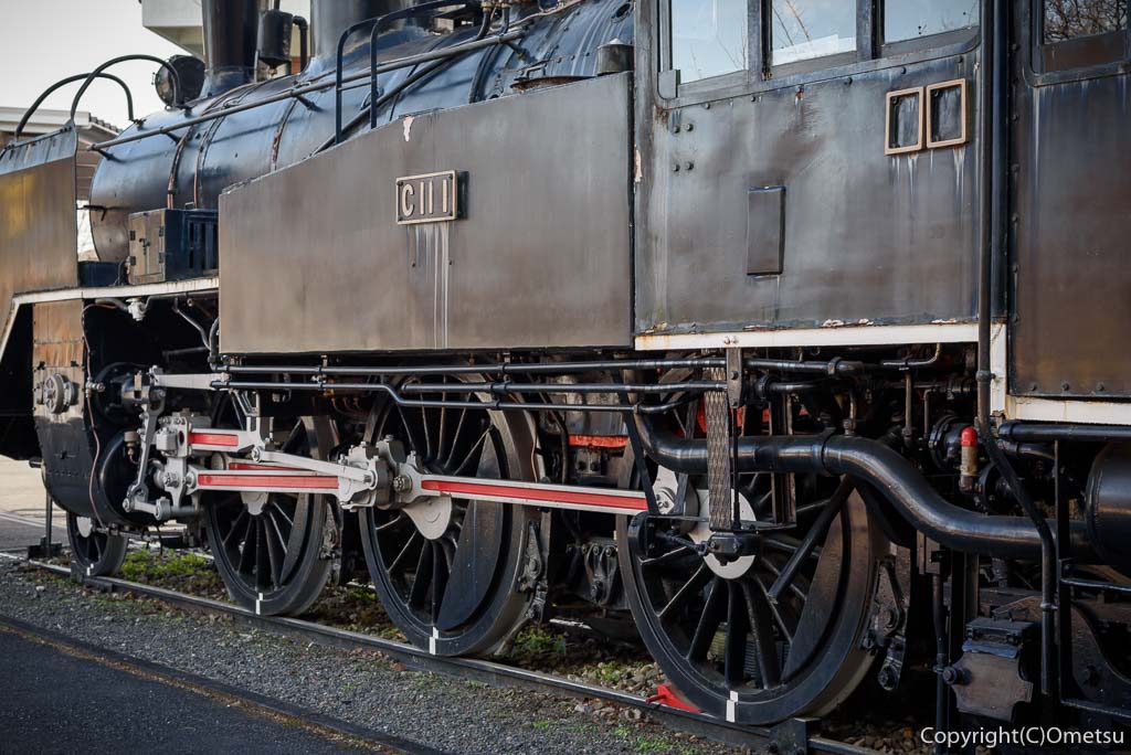 青梅鉄道公園、C11形蒸気機関車の車輪とピストン