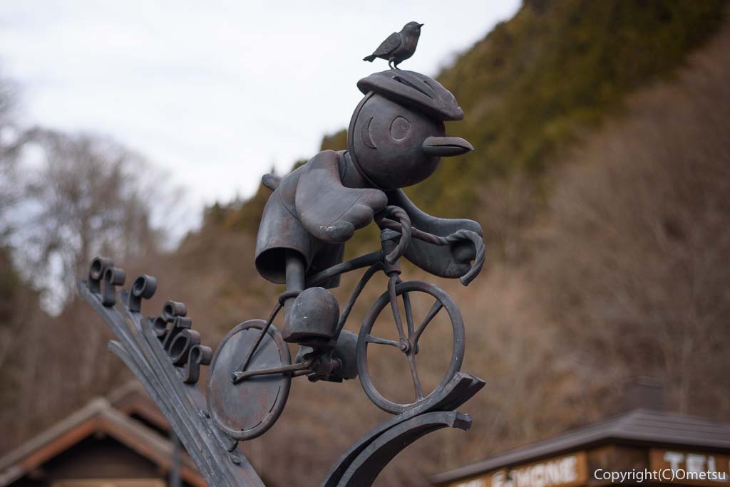 東京都・檜原村・都民の森、サイクリングの自転車オブジェ