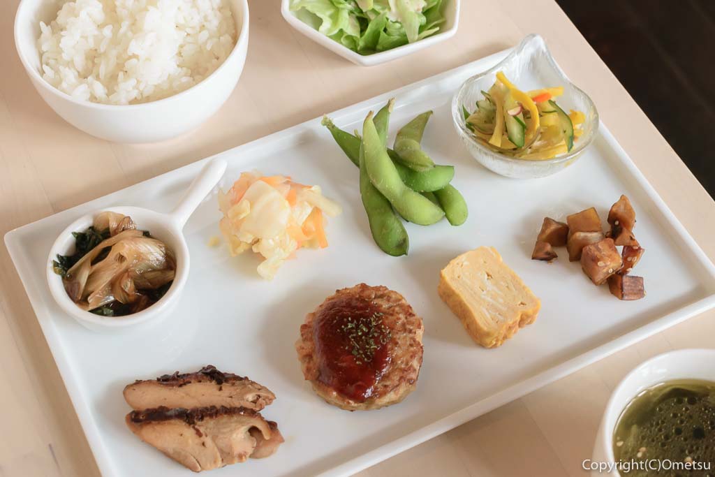 福生駅西口の海鮮料理店「隠食酒 才」の、バランスプレートランチ