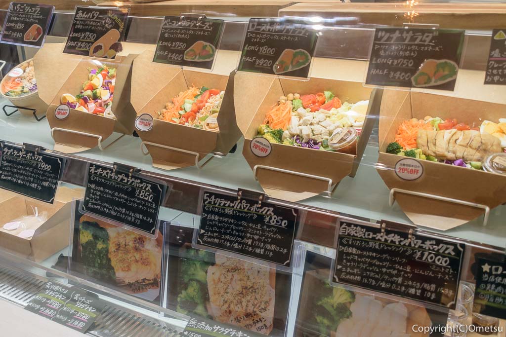 羽村市・さくらモールのクレープ店Deli&Cafe（デリ・アンド・カフェ）54のパワーサラダ各種