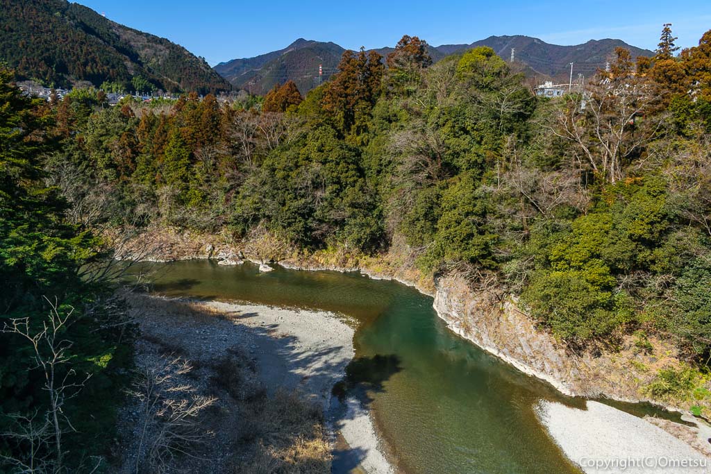 青梅市・好文橋から、奥多摩の山々