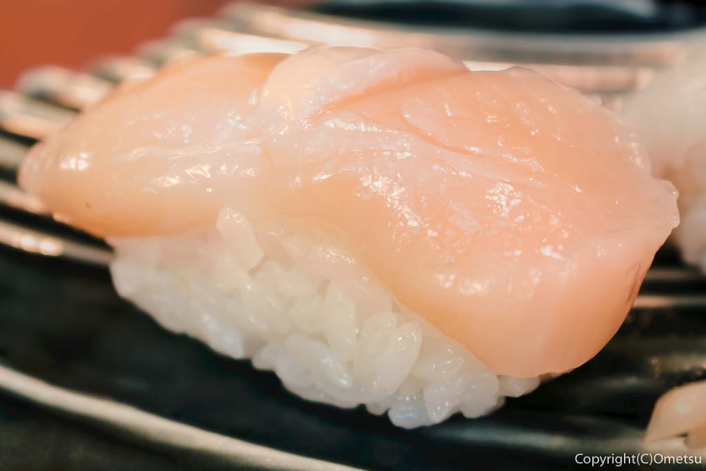 「回転寿し活鮮 青梅新町店」の、にぎわいランチの、ホタテ