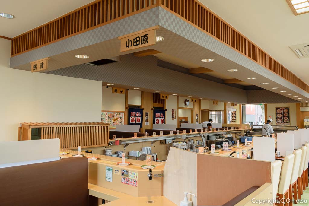 「回転寿し活鮮 青梅新町店」の店内