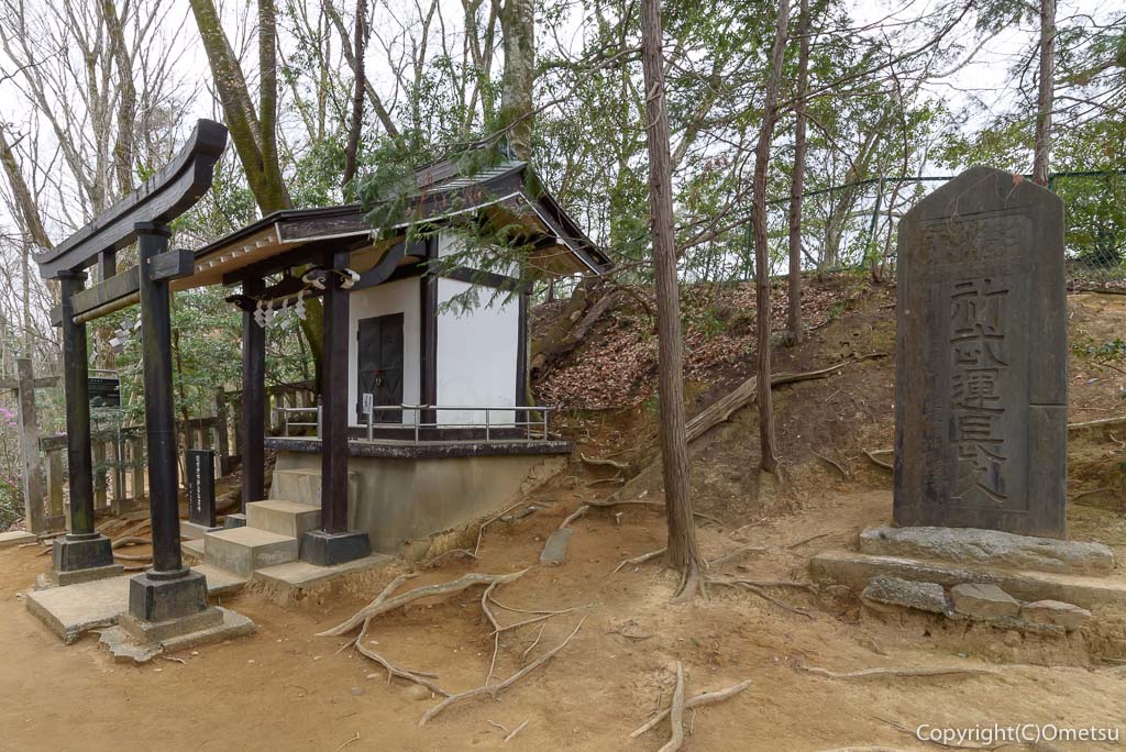羽村市・浅間山・頂上付近の、羽村神社