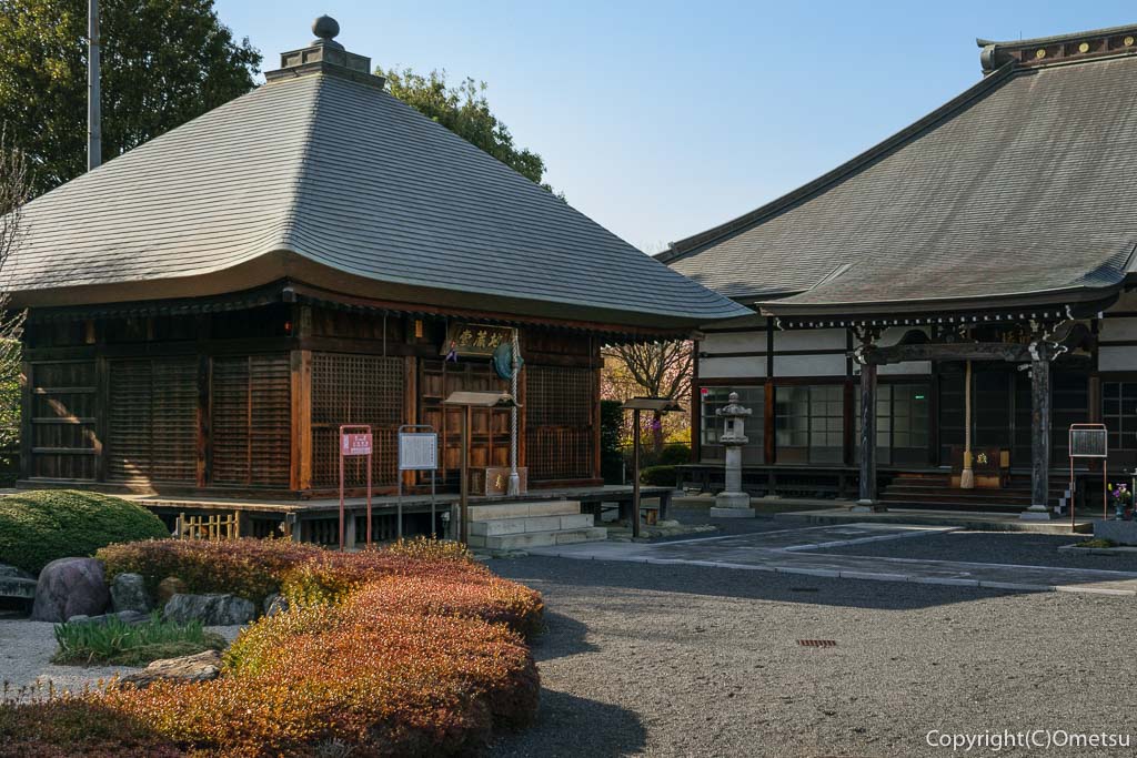 青梅市・報恩寺の、地蔵堂