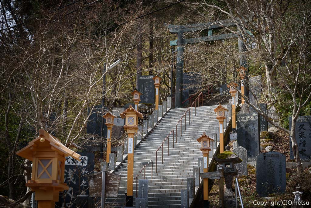 東京都青梅市・御岳山の参道の石段