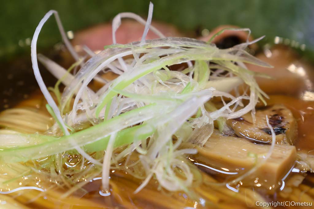 福生市「中華蕎麦 麺とスープ」の中華蕎麦のネギ