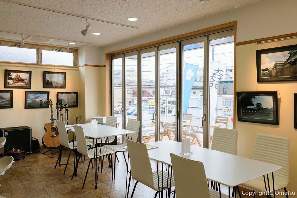 福生・しろうたカフェの、店内