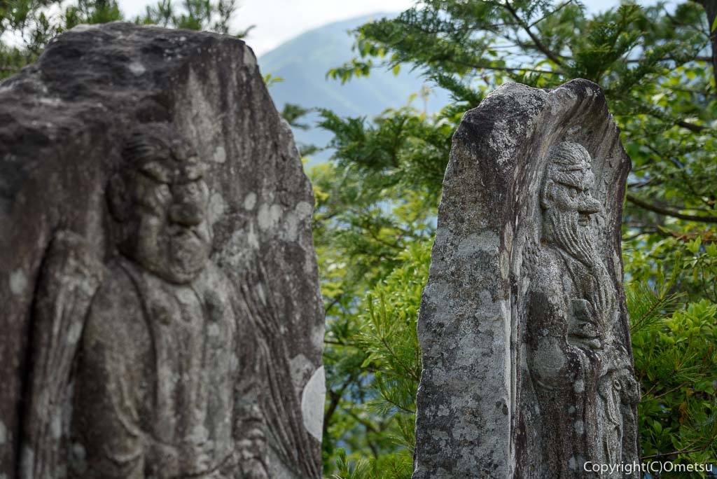 奥多摩・大岳山 鋸尾根の、天聖神社奥宮・天狗の石像