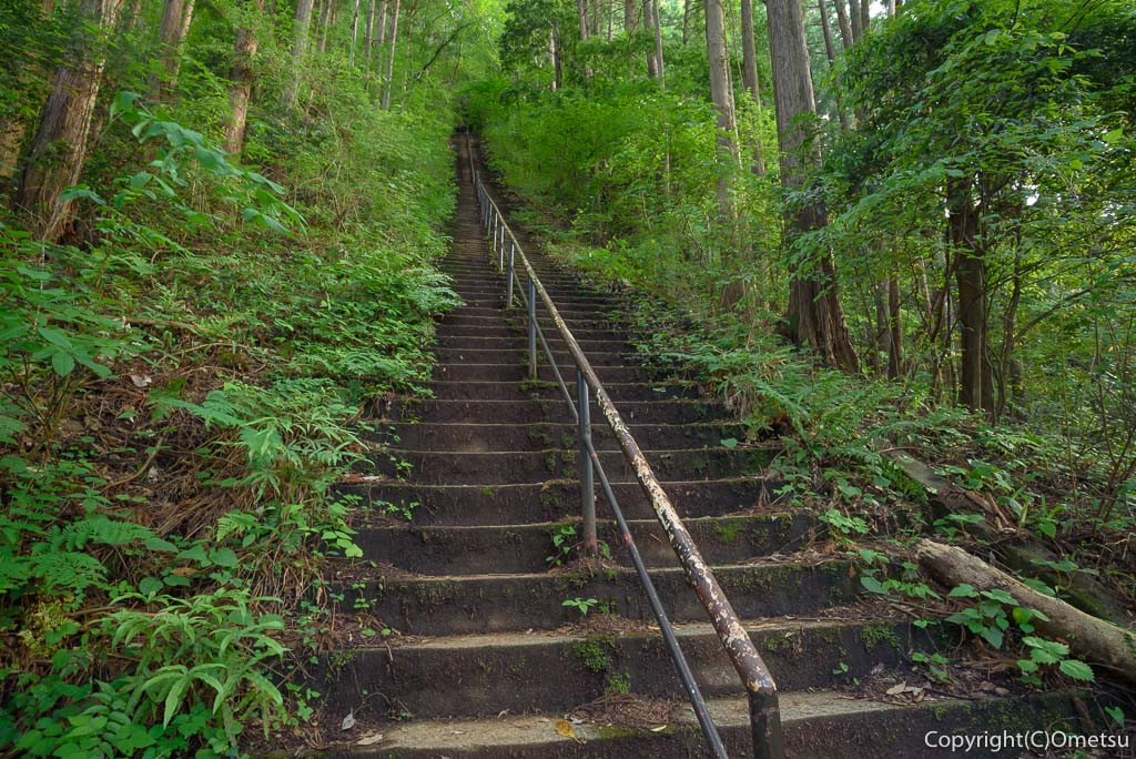奥多摩町・愛宕神社の188段の石段