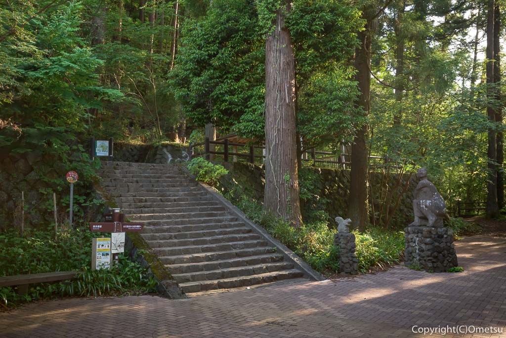 奥多摩町・愛宕神社と鋸尾根の登山口