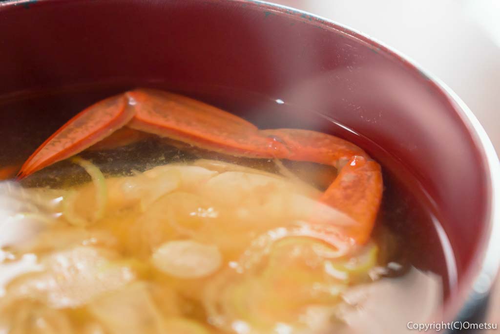 瑞穂町「魚介や たかね」の、海鮮丼「たかね丼」のカニの味噌汁