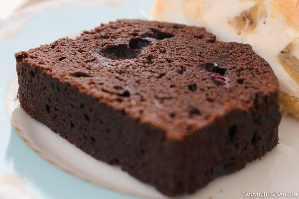 青梅市「お菓子工房 ゆきばな」のラズベリー入りチョコレートケーキ