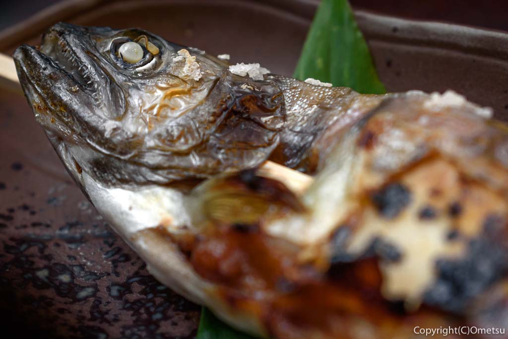 東京都・奥多摩町・山鳩山荘の「青梅奥多摩ごぜん」の、奥多摩ヤマメの塩焼き