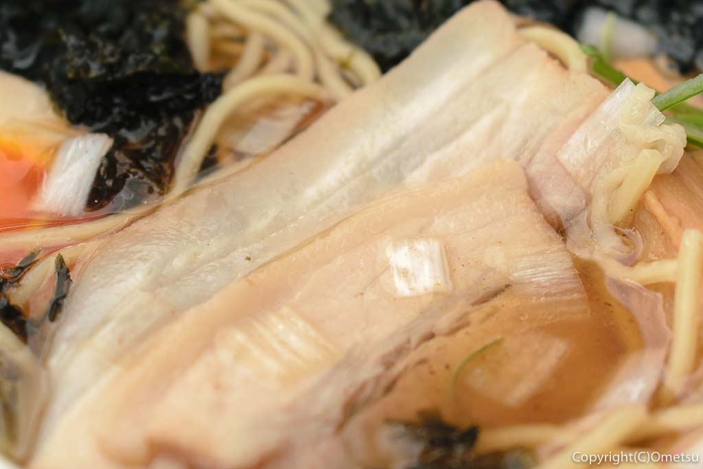 福生市「麺処しんすけ」の、魚介中華そば のチャーシュー