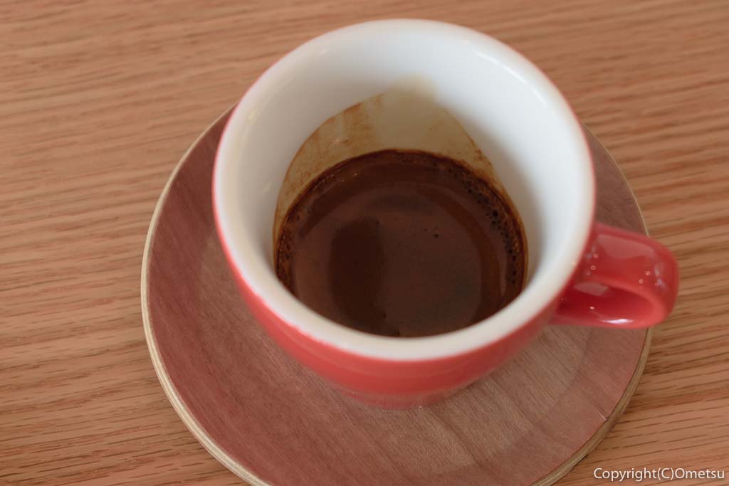 福生市のカフェ、 "THE COFFEE SHOP BENCH"（ベンチ）の、エスプレッソ・コーヒー