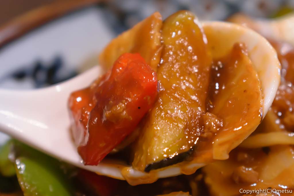 羽村・中華料理店・香蘭飯店の、ジャージャー麺の、肉味噌のナスとニンジン