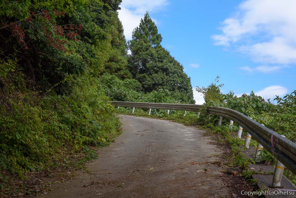 東京都・檜原村の、浅間嶺・浅間尾根の、時坂峠の林道