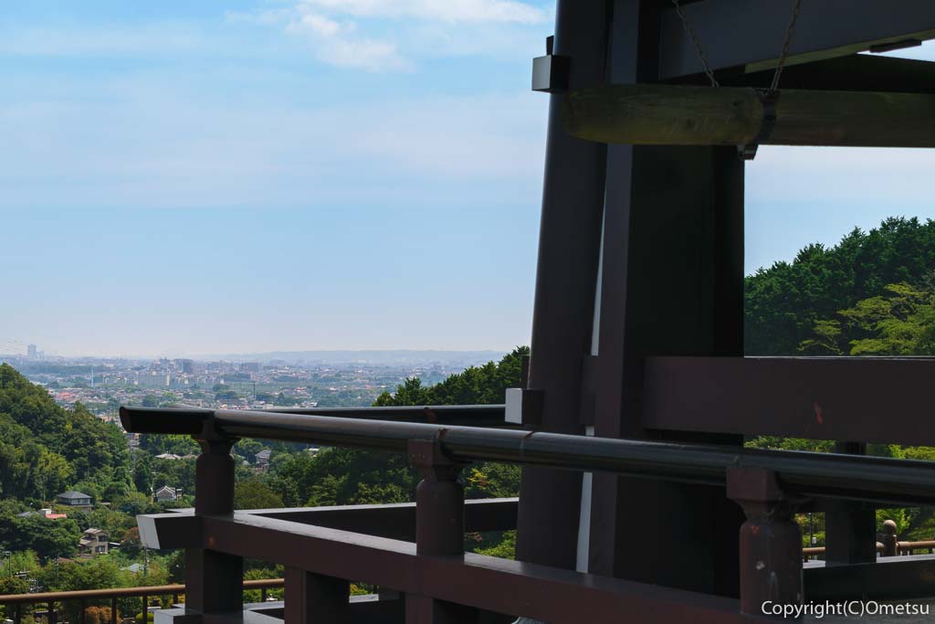 築地本願寺・西多摩霊園の鐘撞き堂から、都心方面の展望