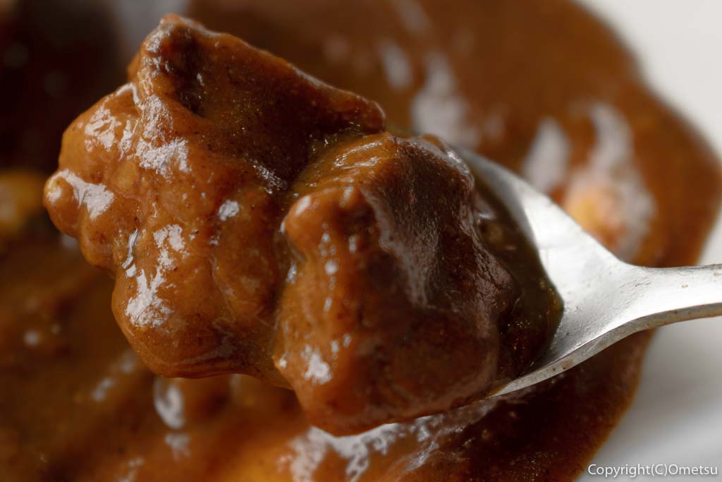 築地本願寺・西多摩霊園のレストラン「からたち」の、秋川牛カレーの、和牛肉