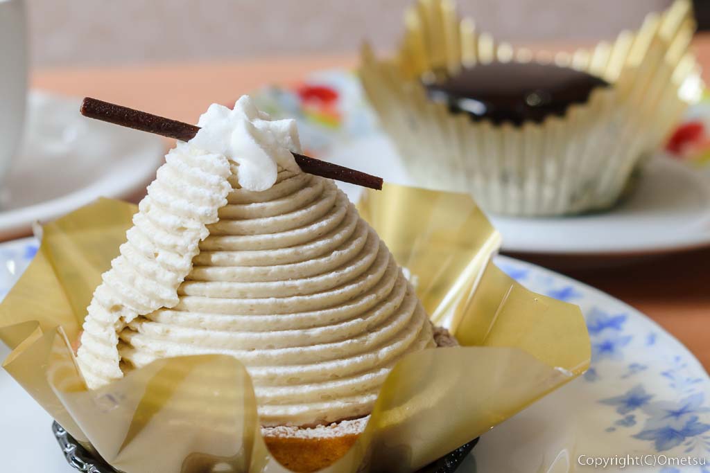 不二家レストランの、プレミアムモンブランと、おとなのショコラケーキ