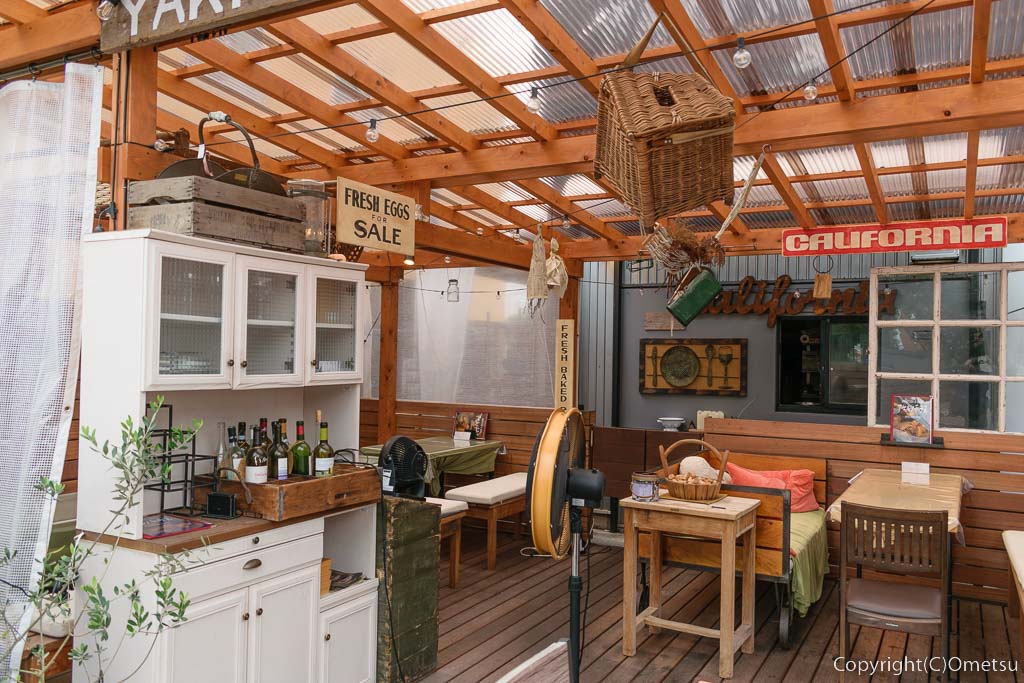 あきる野市・武蔵増戸の、アキルノテラスの店内