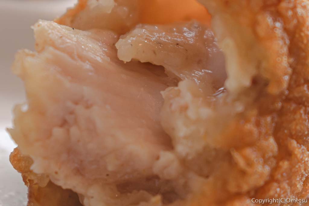 青梅市・西分町の焼き鳥店「炙り鶏 とりばこ」の、熟成鶏の、唐揚げ