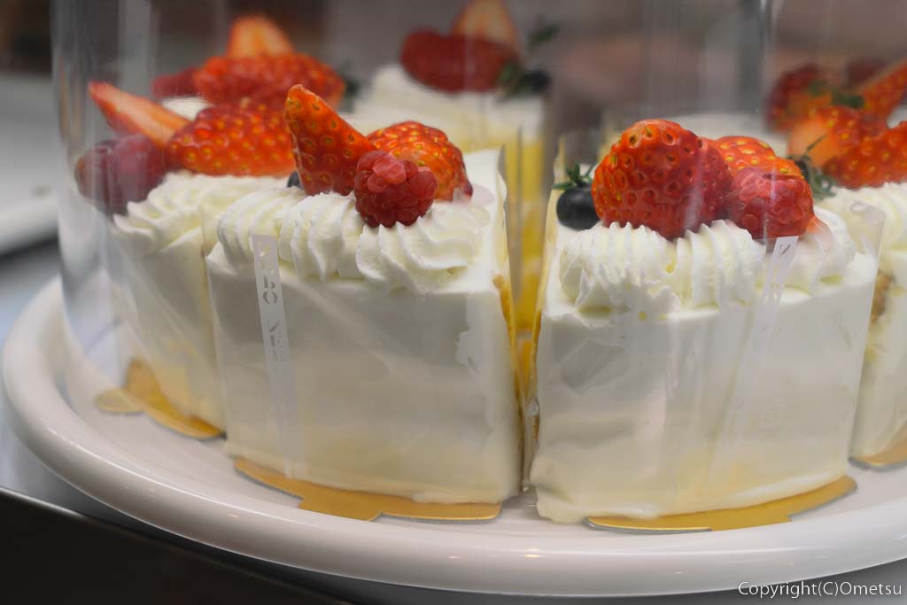 羽村市・小作台の、Mee's Bake&Cafe（ミーズ ベイク&カフェ）の、イチゴのショートケーキ