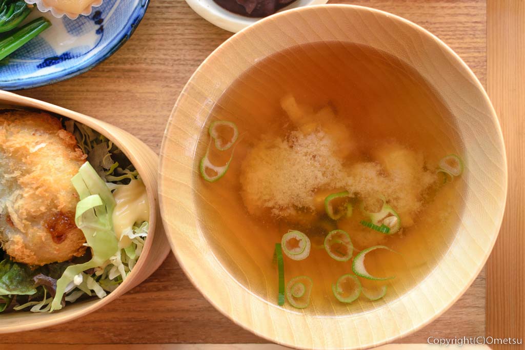 羽村駅・東口の、福島屋食堂の、おむすび定食の、味噌汁