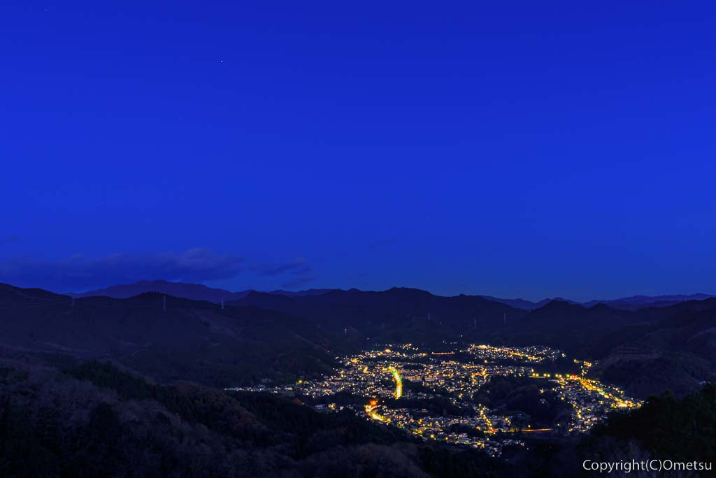 青梅市・長渕丘陵「赤ぼっこ」からの夜景と、川苔山