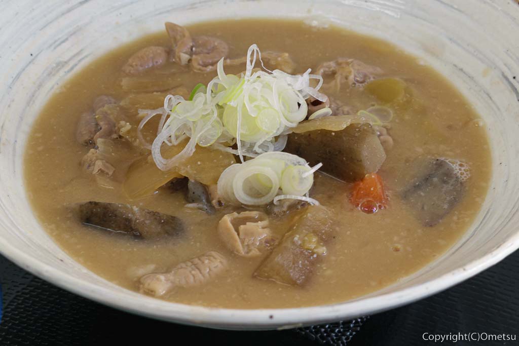 東青梅「お食事処・呑処 縁」の、ランチ・もつ煮込み