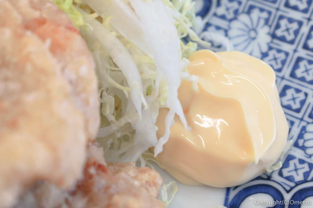 東青梅「お食事処・呑処 縁」の、ランチ・鶏唐揚げ定食のマヨネーズ