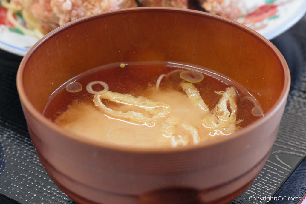 東青梅「お食事処・呑処 縁」の、ランチの、味噌汁