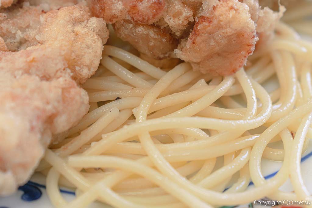 東青梅「お食事処・呑処 縁」の、ランチ・鶏唐揚げ定食のスパゲッティ