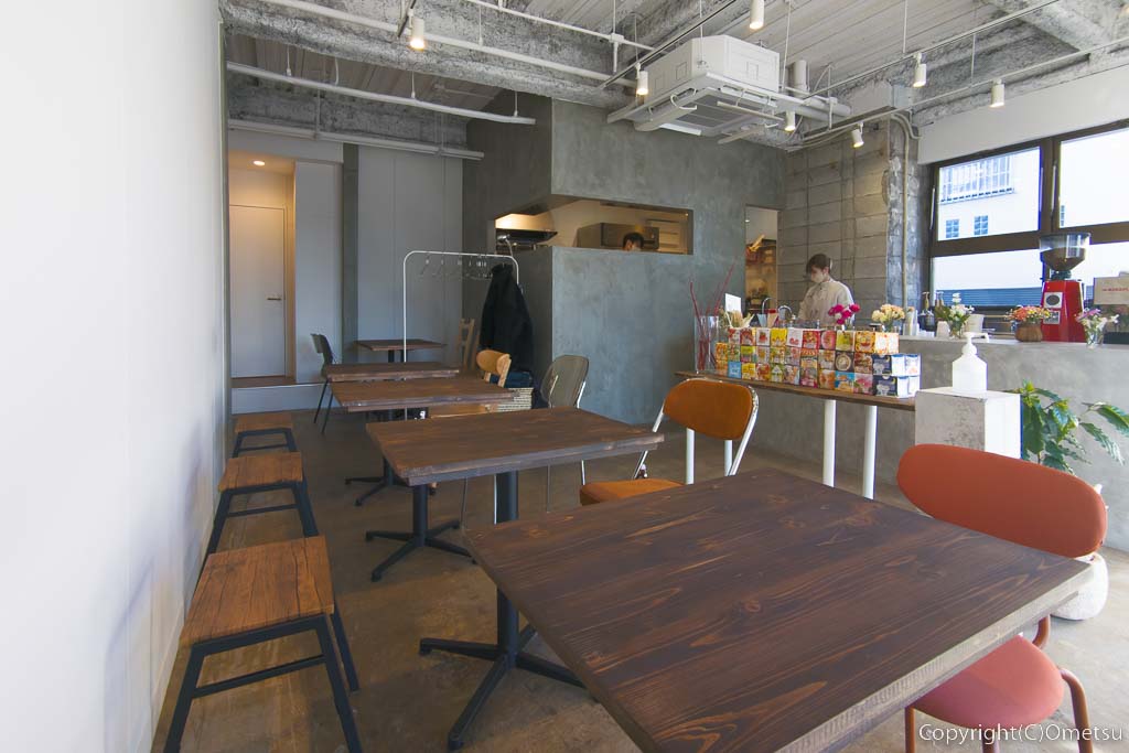 拝島駅南口のカフェ・quro.n(キュロン)の店内