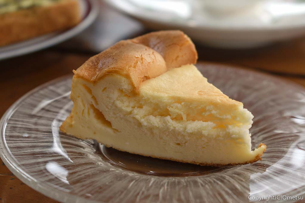 東京都・日の出町のカフェ「きりんかん」の、ベイクドチーズケーキ