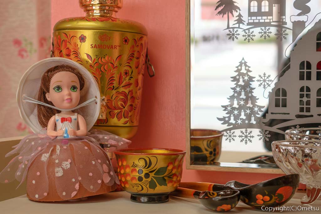 東京都・福生市の、ウクライナ料理店「カフェ グローリア（CAFE GLORIA）」の人形と雑貨