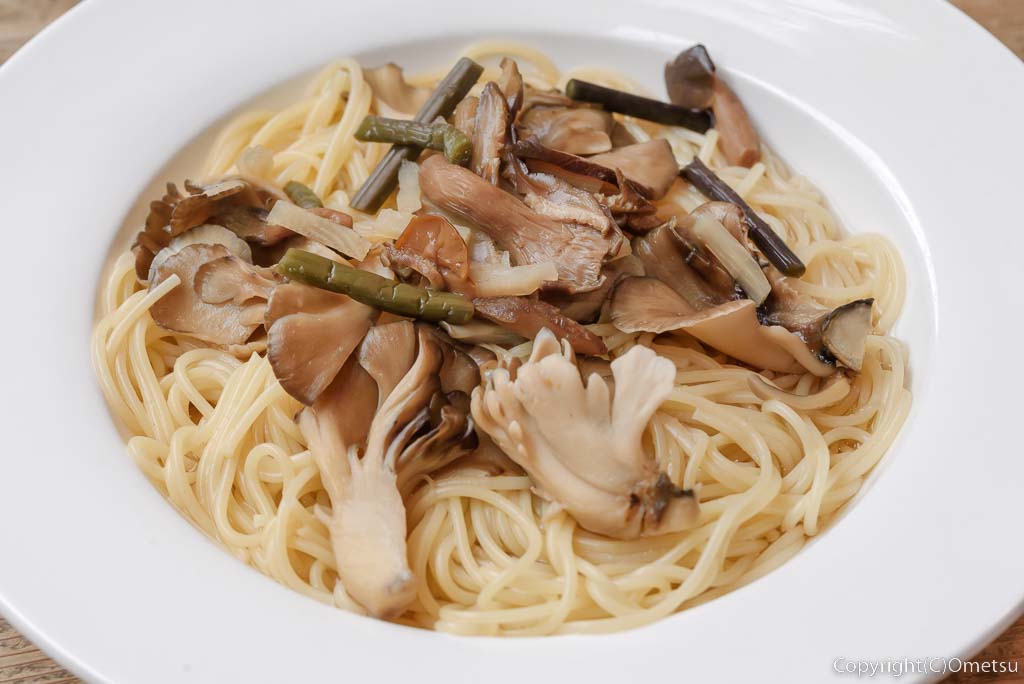 東京都・檜原村役場の「カフェせせらぎ」の、檜原産マイタケ入り・和風パスタ