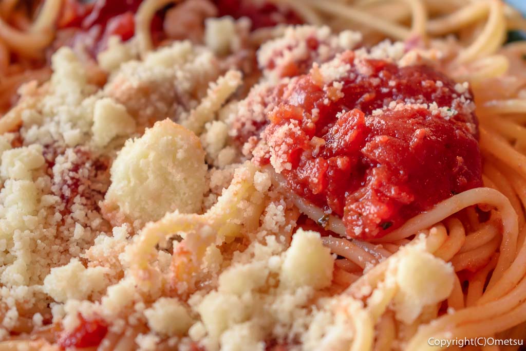 青梅市・河辺の、イタリアン「レストラン トスカーナ」の、渡り蟹のトマトスースのせスパゲティー・チーズのせ