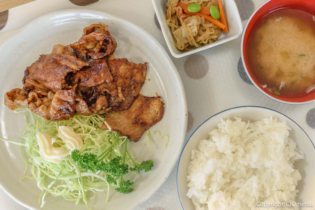 日の出町の食堂「ごはんどころ いぶき」の、焼き肉定食