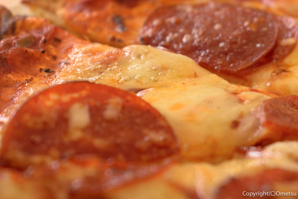 東京都瑞穂町・長岡なカフェ、HANARE（はなれ）の、ペパロニのピッツァ