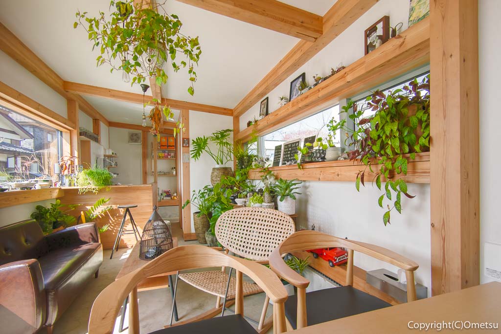 東京都瑞穂町・長岡なカフェ、HANARE（はなれ）の店内