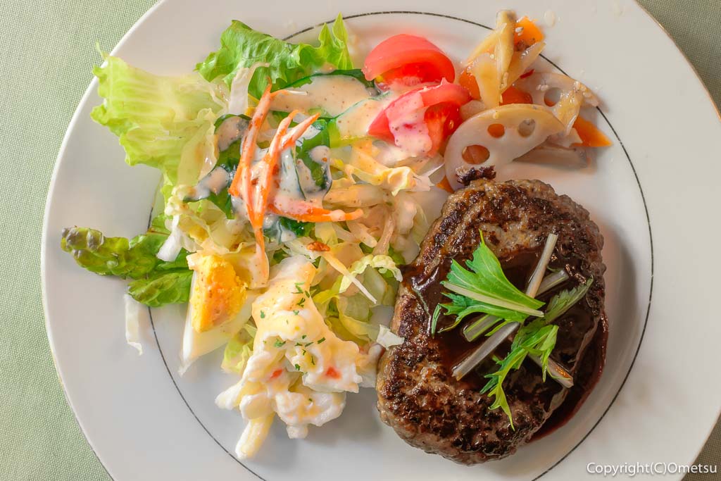 東京都・瑞穂町の、耕心館の、カフェレストラン・ストーリアのハンバーグ
